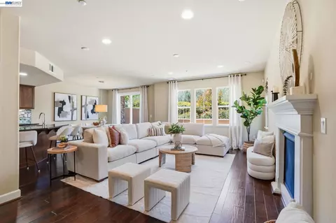 674 Selby Ln #4, Livermore, CA 94551