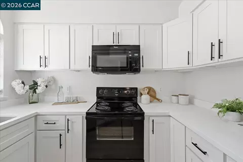 Kitchen - 1110 Devonwood, Hercules, CA 94547 photo 3 of 3