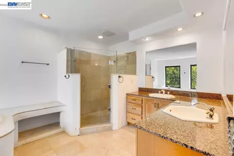 Bath - 1302 Westview Dr, Berkeley, CA 94705 photo 4 of 8