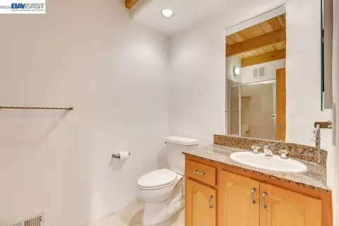 Bath - 1302 Westview Dr, Berkeley, CA 94705 photo 7 of 8