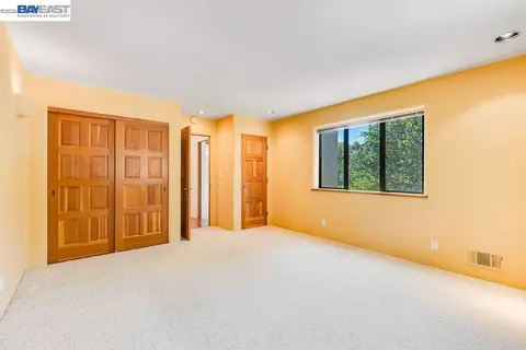 Bedroom - 1302 Westview Dr, Berkeley, CA 94705 photo 9 of 13