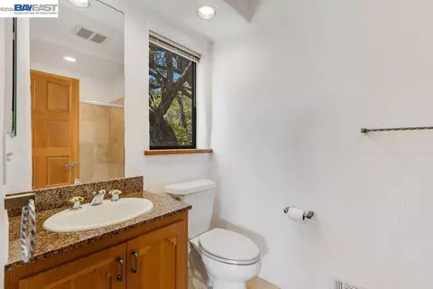 Bath - 1302 Westview Dr, Berkeley, CA 94705 photo 2 of 8