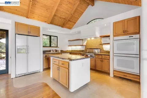 Kitchen - 1302 Westview Dr, Berkeley, CA 94705 photo 4 of 5