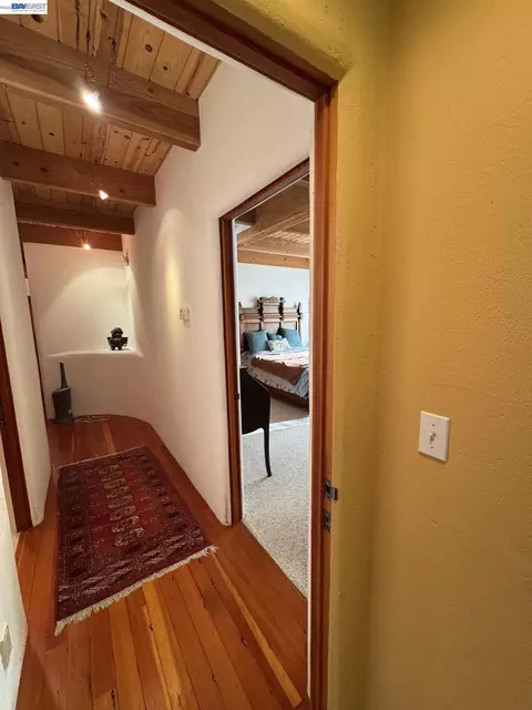 Entry Way - 1302 Westview Dr, Berkeley, CA 94705 photo 3 of 10