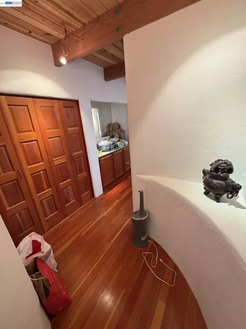 Entry Way - 1302 Westview Dr, Berkeley, CA 94705 photo 2 of 10
