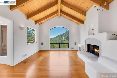 Living - 1302 Westview Dr, Berkeley, CA 94705 photo 7 of 11