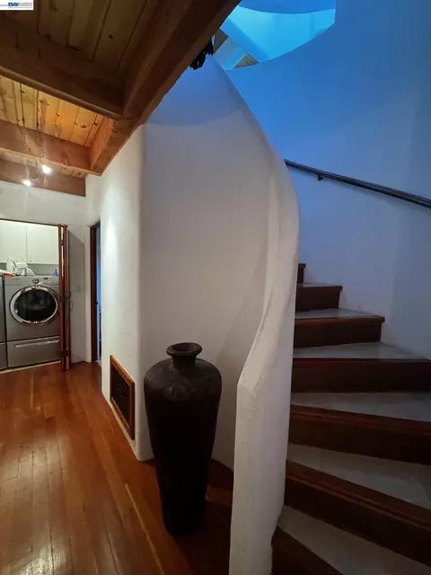 Entry Way - 1302 Westview Dr, Berkeley, CA 94705 photo 6 of 10