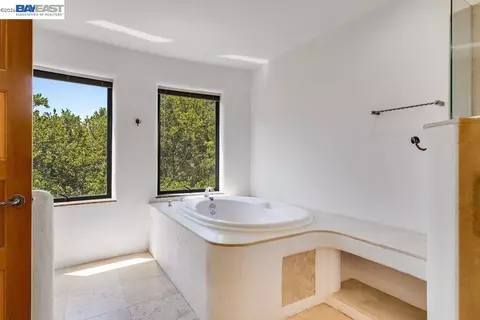Bath - 1302 Westview Dr, Berkeley, CA 94705 photo 5 of 8