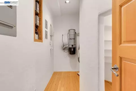 Entry Way - 1302 Westview Dr, Berkeley, CA 94705 photo 12 of 18