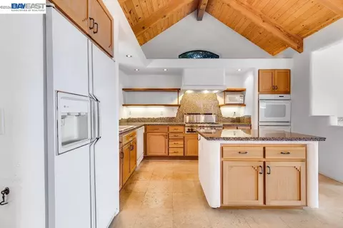 Kitchen - 1302 Westview Dr, Berkeley, CA 94705 photo 2 of 5
