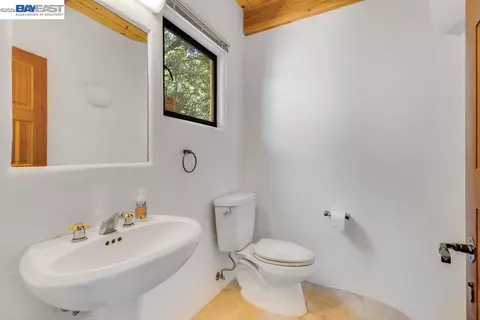 Bath - 1302 Westview Dr, Berkeley, CA 94705 photo 1 of 8