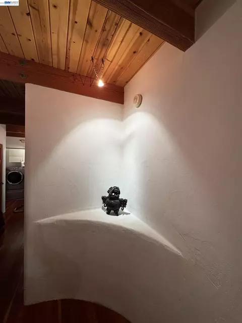 Entry Way - 1302 Westview Dr, Berkeley, CA 94705 photo 7 of 10