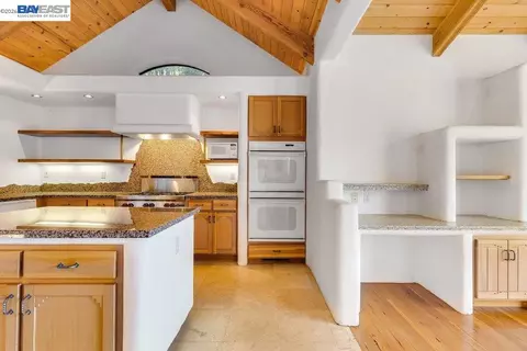 Kitchen - 1302 Westview Dr, Berkeley, CA 94705 photo 3 of 5