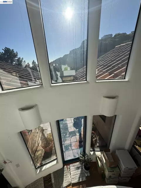 Entry Way - 1302 Westview Dr, Berkeley, CA 94705 photo 9 of 10