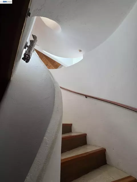 Entry Way - 1302 Westview Dr, Berkeley, CA 94705 photo 4 of 10