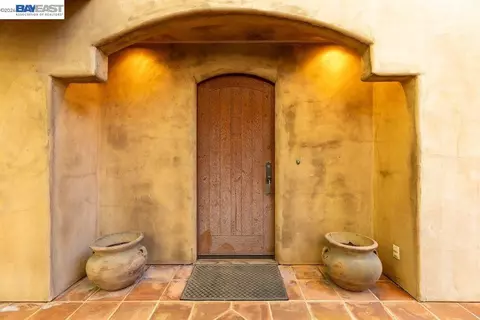 Entry Way - 1302 Westview Dr, Berkeley, CA 94705 photo 1 of 18