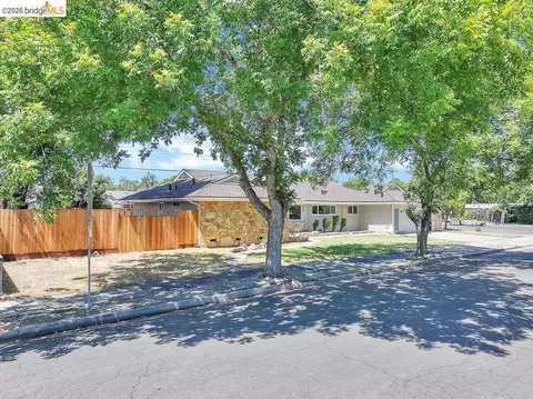 65 E Arcade St, Stockton, CA 95204 photo 5