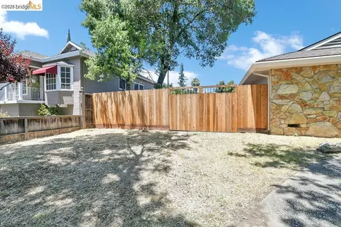65 E Arcade St, Stockton, CA 95204 photo 2