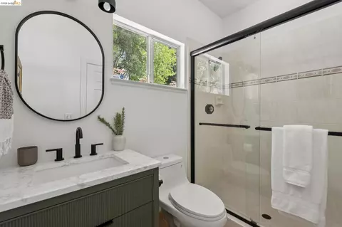 Bath - 1325 Drury Rd, Berkeley, CA 94705 photo 1 of 12