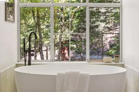 Bath - 1325 Drury Rd, Berkeley, CA 94705 photo 4 of 12