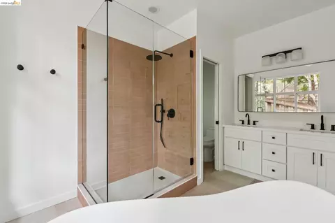 Bath - 1325 Drury Rd, Berkeley, CA 94705 photo 6 of 12