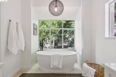 Bath - 1325 Drury Rd, Berkeley, CA 94705 photo 3 of 12