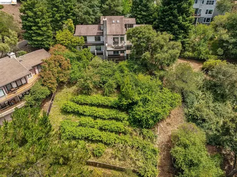 View/Area - 1325 Drury Rd, Berkeley, CA 94705 photo 1 of 3