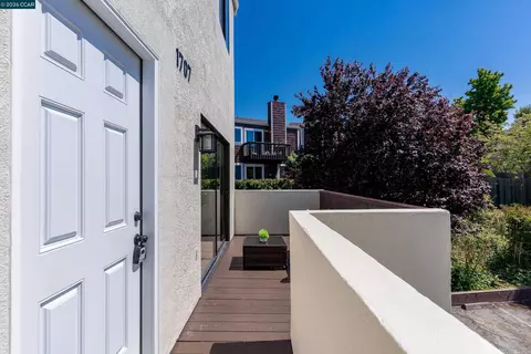 Exterior - 1707 Dalessi Dr, Pinole, CA 94564 photo 4 of 10