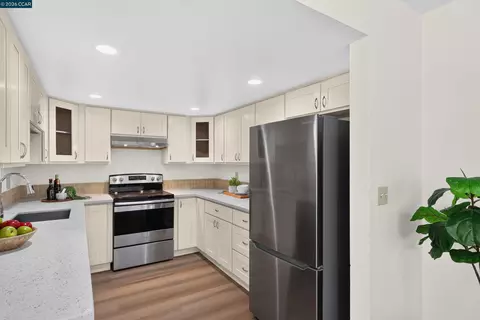 Kitchen - 1707 Dalessi Dr, Pinole, CA 94564 photo 3 of 5
