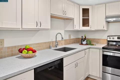 Kitchen - 1707 Dalessi Dr, Pinole, CA 94564 photo 4 of 5