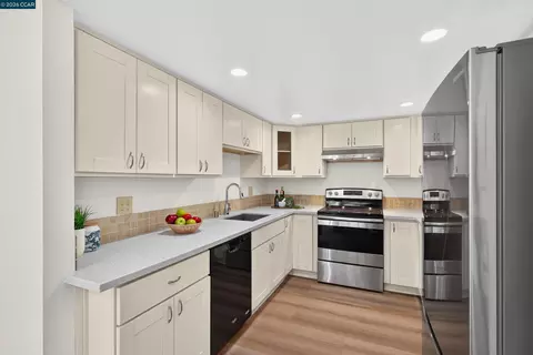 Kitchen - 1707 Dalessi Dr, Pinole, CA 94564 photo 5 of 5