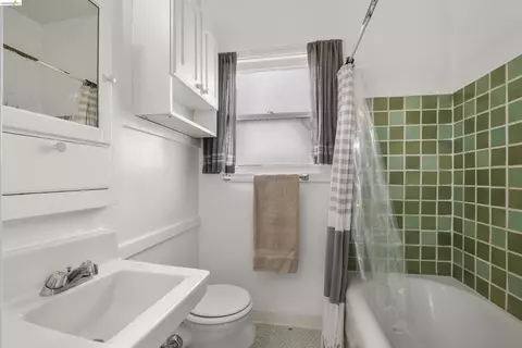 Bath - 2444 Virginia #B, Berkeley, CA 94709 photo 3 of 3