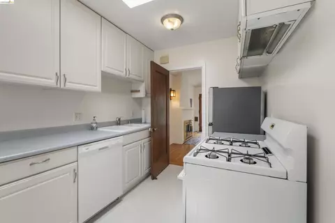 Kitchen - 2444 Virginia #B, Berkeley, CA 94709 photo 4 of 5