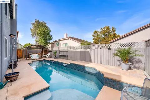 Exterior - 1531 Riverview Ave, Tracy, CA 95377 photo 9 of 9