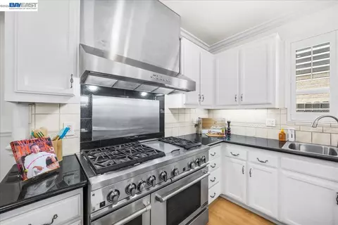 Kitchen - 1531 Riverview Ave, Tracy, CA 95377 photo 4 of 5