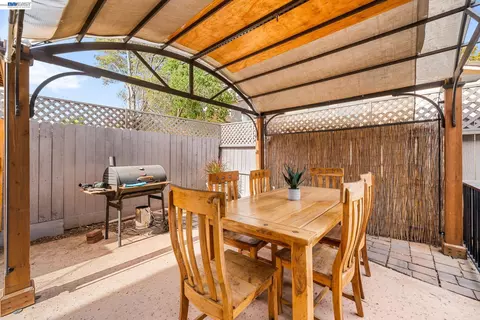 Exterior - 1531 Riverview Ave, Tracy, CA 95377 photo 3 of 9