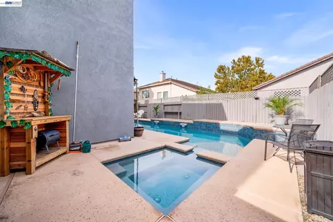 Exterior - 1531 Riverview Ave, Tracy, CA 95377 photo 7 of 9