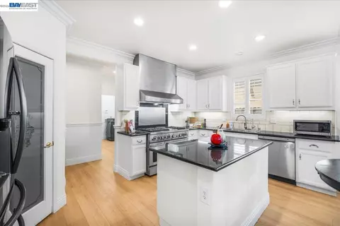 Kitchen - 1531 Riverview Ave, Tracy, CA 95377 photo 3 of 5