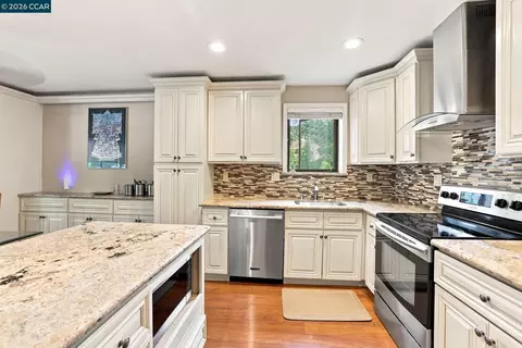 2224 Pine Knoll Dr #8, Walnut Creek, CA 94595