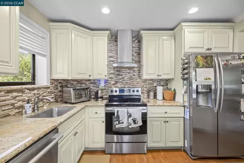 2224 Pine Knoll Dr #8, Walnut Creek, CA 94595