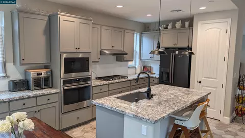 1813 Holsteiner Dr, Fairfield, CA 94534 photo 7