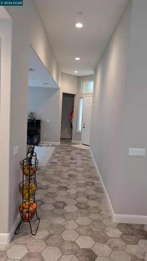1813 Holsteiner Dr, Fairfield, CA 94534 photo 3