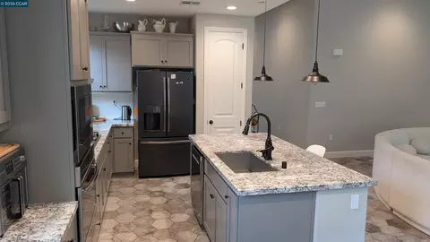 1813 Holsteiner Dr, Fairfield, CA 94534 photo 8