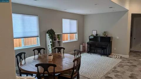1813 Holsteiner Dr, Fairfield, CA 94534 photo 5