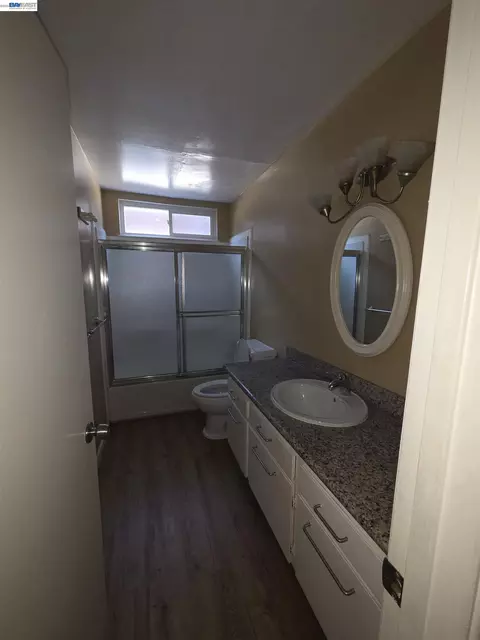 Bath - 709 Pope Dr, Vallejo, CA 94591 photo 1 of 1