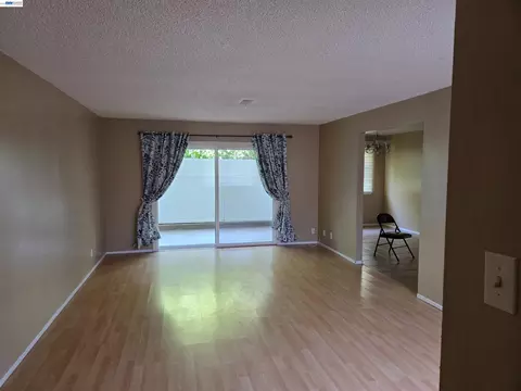 Living - 709 Pope Dr, Vallejo, CA 94591 photo 1 of 2