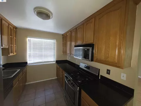Kitchen - 709 Pope Dr, Vallejo, CA 94591 photo 3 of 3