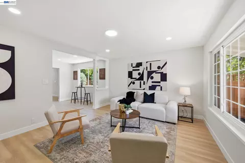 Living - 965 Collins Ct, Hayward, CA 94544 photo 2 of 7