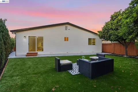 Exterior - 965 Collins Ct, Hayward, CA 94544 photo 7 of 16