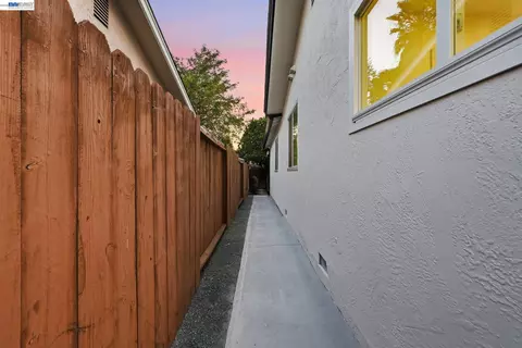 Entry Way - 965 Collins Ct, Hayward, CA 94544 photo 1 of 3